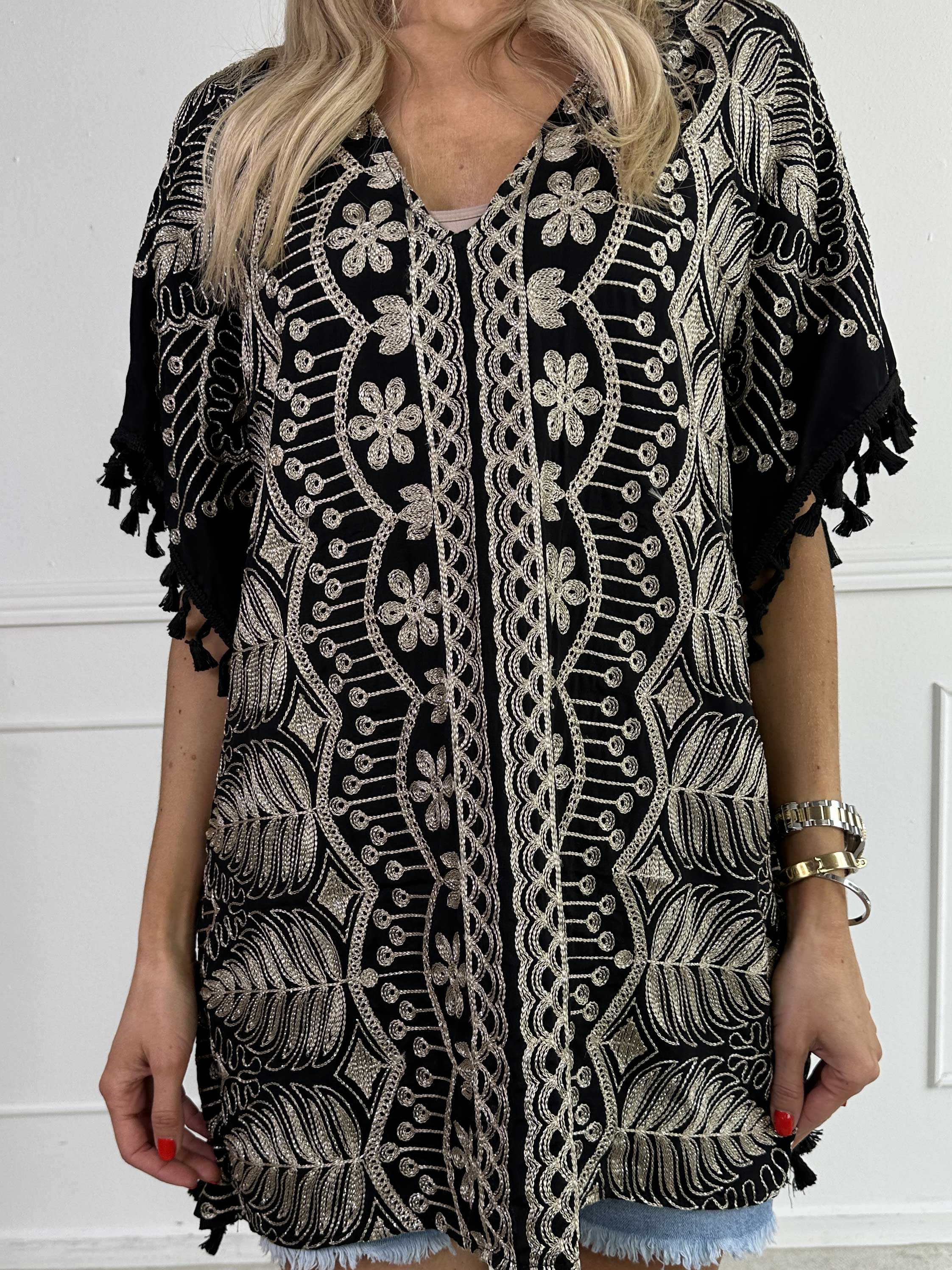 Aloha - Tunika i viskose med guld broderinger og kvaster